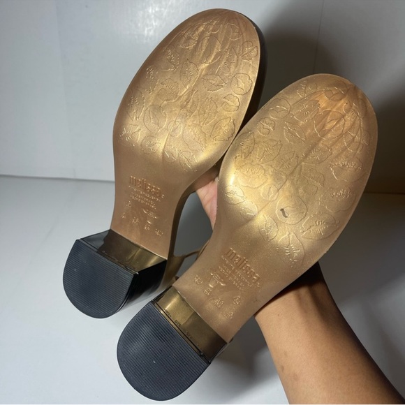 Melissa Elegant Gold and Black Heels - Picture 11 of 15